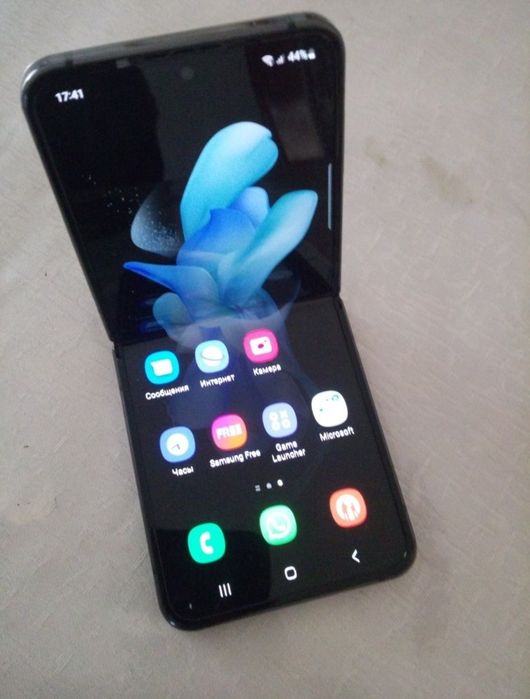 Самсунг Z Flip смартфон