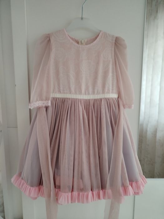 Vând rochii elegante, pentru fete