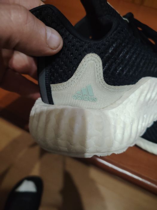 Vînd adidași alergare  Alphabosst Parley mărimea 40