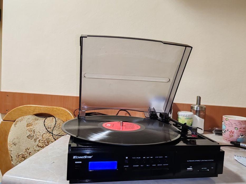 Radio, casetofon, cd, pikup cu boxe incorporate