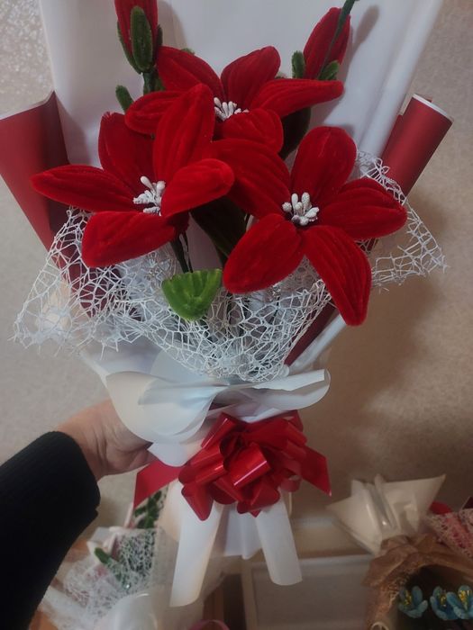 Букети от ръчно направени цветя