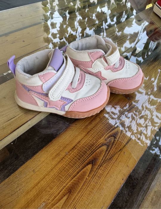 Продаю обувь на девочку