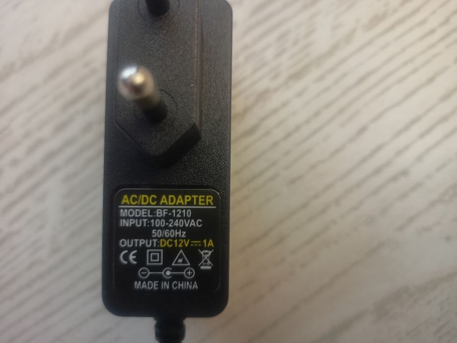 Захранване адаптер 12V 1A