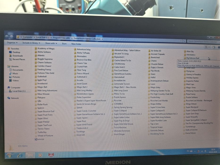 Laptop cu peste 100 de jocuri