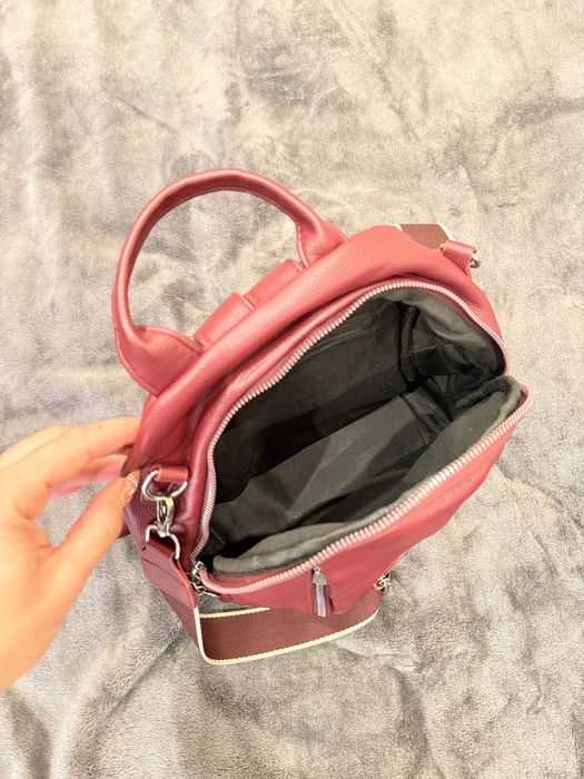 Раница в цвят бордо, запазена 10€