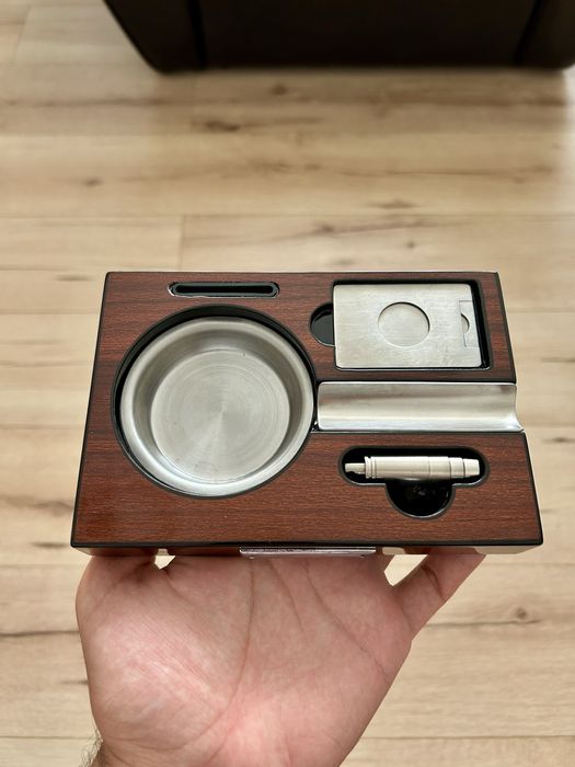 Humidor pentru trabucuri cu scrumieră inclusă, ghilotină si punch-cutter, din lemn de cedru spaniol