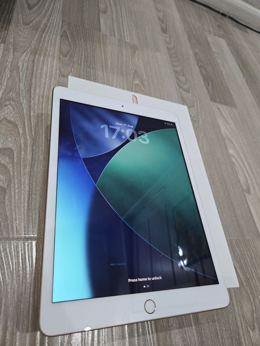 Продам iPad 8th Generation 32GB Gold!