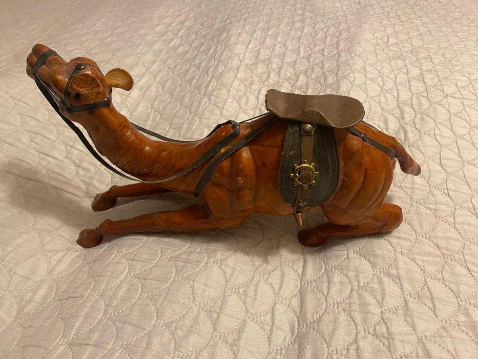 Figurina / Statueta Vintage Cămilă din piele