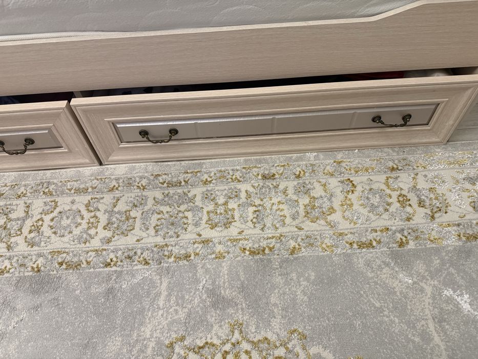 Кровать тахта бежевая