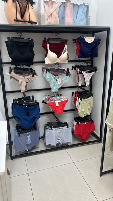 СРОЧНО! Манекены + торговые стойки —