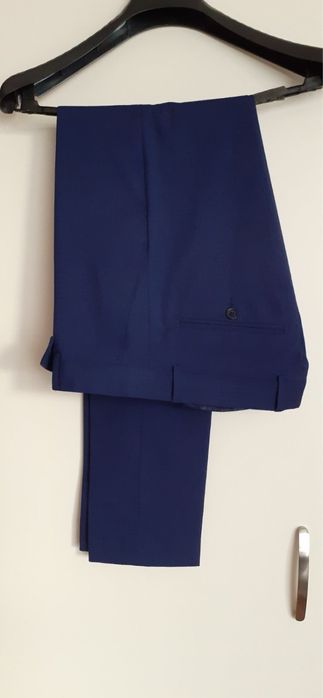 Официален мъжки костюм