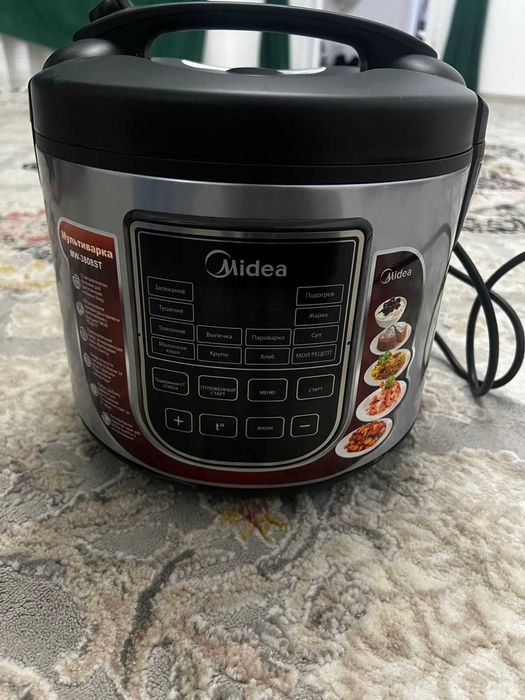 Мультиварка в отличном состояние