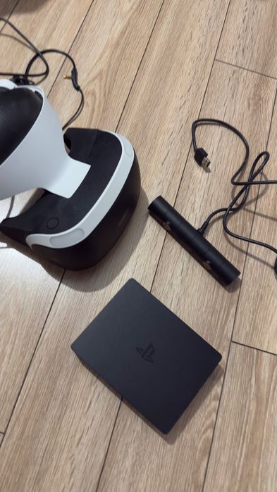 Комплект PlayStation 4slim с 2 контролера + VR + камера + 8 игри