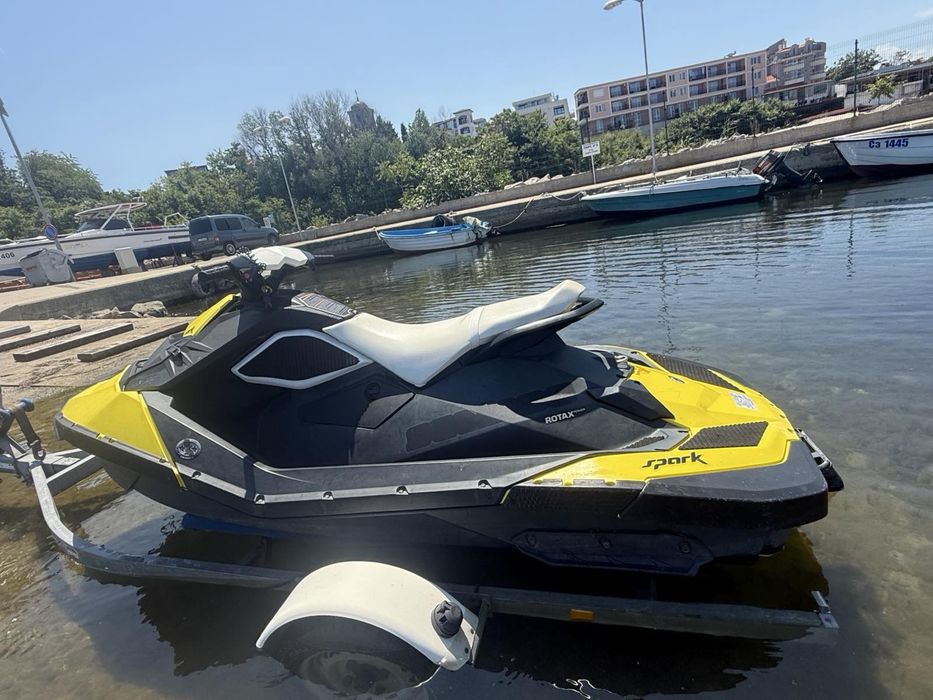 Seadoo spark 2016 с включен колесар в цената и покривало
