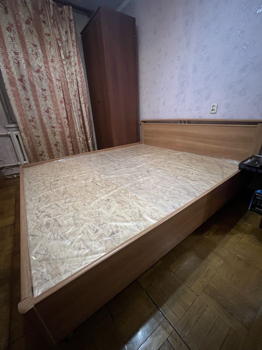 Продаю двуспальную кровать