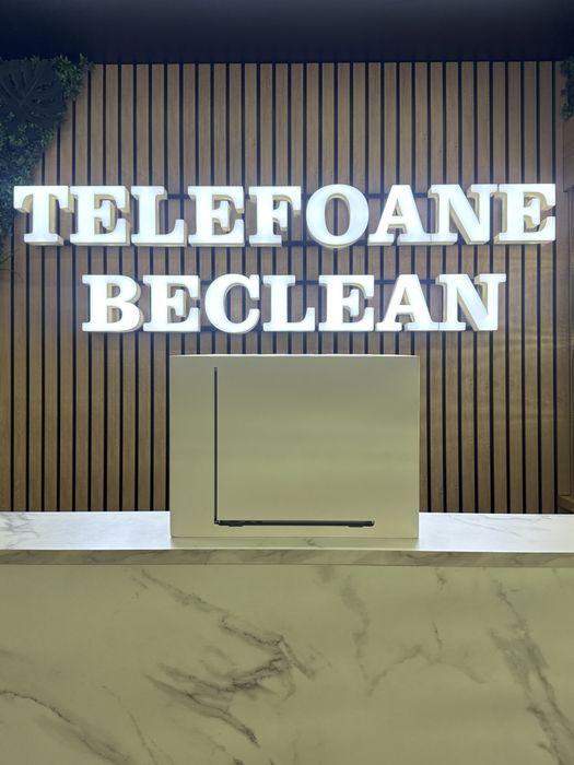 MacBook Air / M3 / 256GB / 16GB RAM / Sigilat