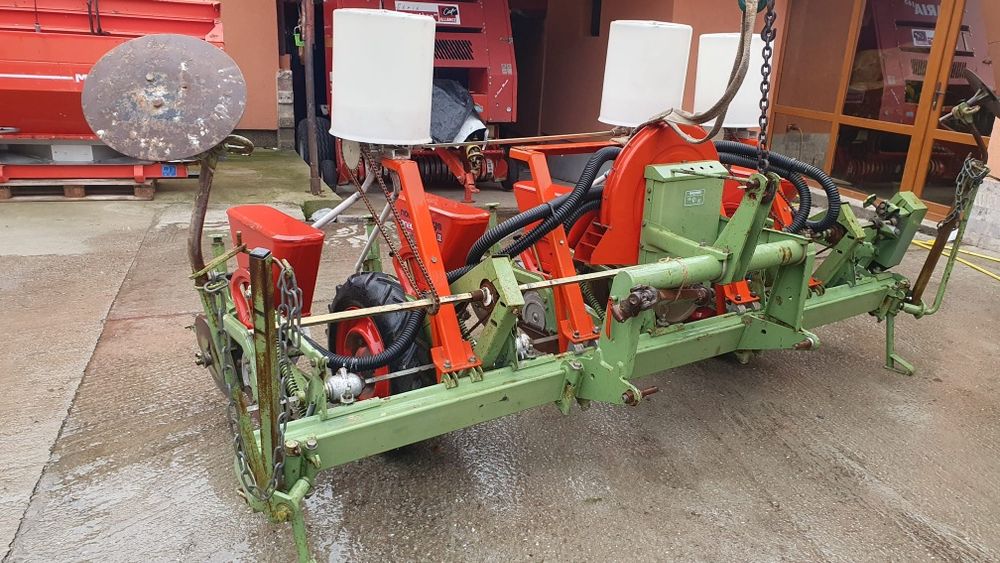 Semănătoare  de porumb