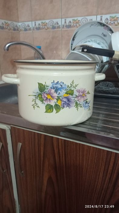 Продаются две кастрюли