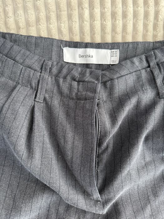 Тънък сив раиран панталон Bershka