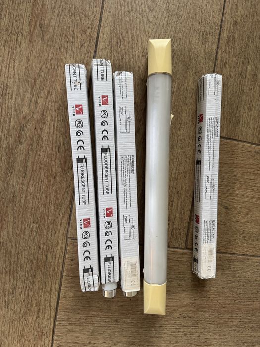 Луминисцентна  лампа  с 5 резервни пури