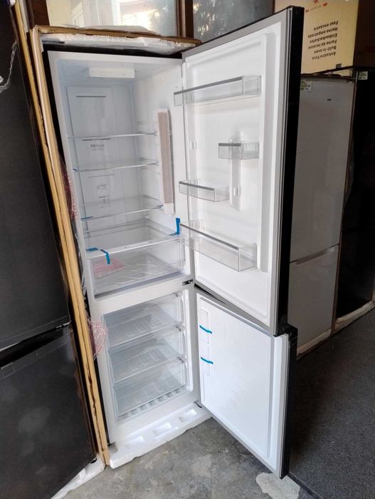 *Ново* Комбиниран Хладилник с долен фризер CHIQ 185.5 см No Frost