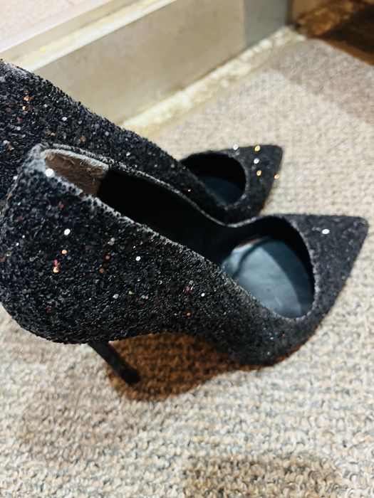 Високи черни токчета