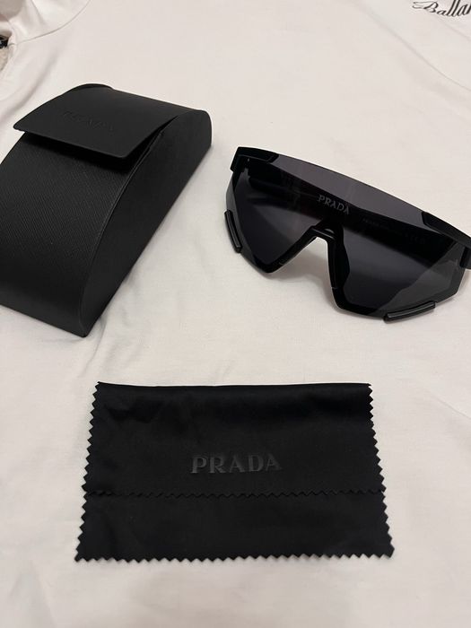 солнцезащитные очки Prada