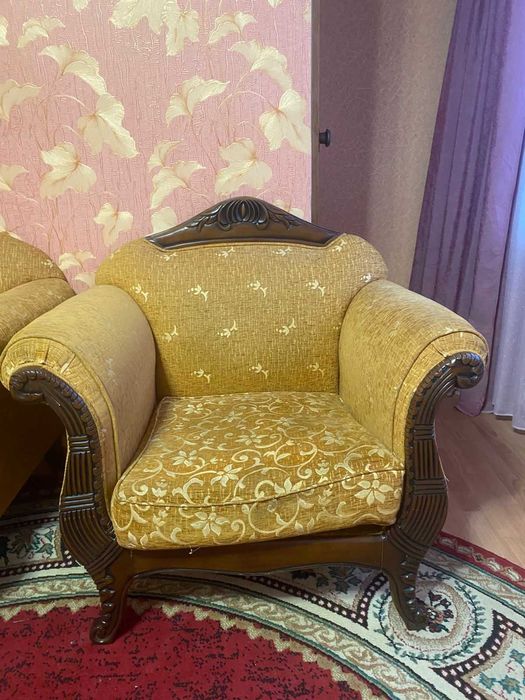 Продам мягкую мебель . Два набора