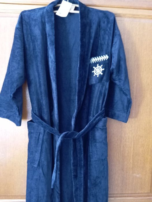 Мъжки халат в тъмно син цвят,нов