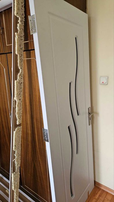 Интериорна врата Garant 70 см (Бяла със стъкло) –Отваряне към коридора