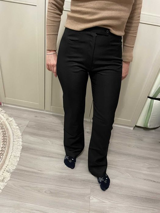 Pantaloni negrii evazati!