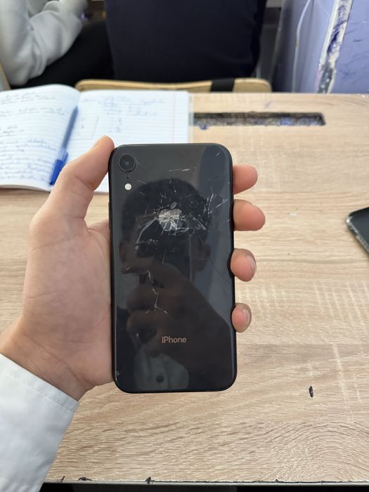 iPhone XR на гарантии