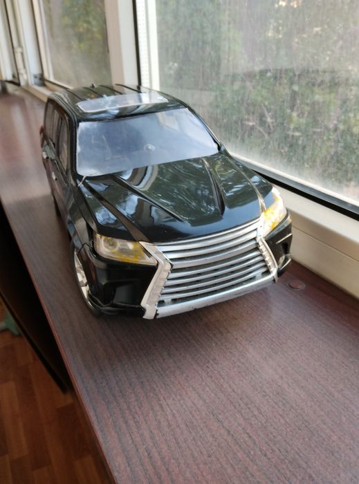 Две машинки бу на радиоуправлении за обе 5000