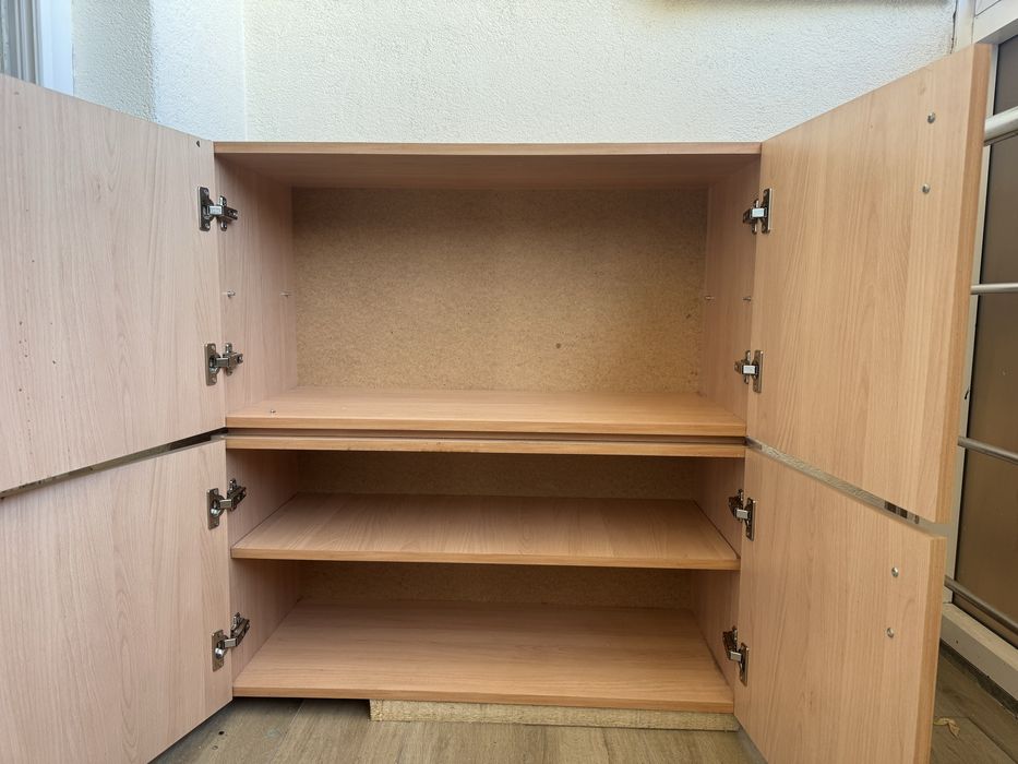 Продам 2 шкафа с полками