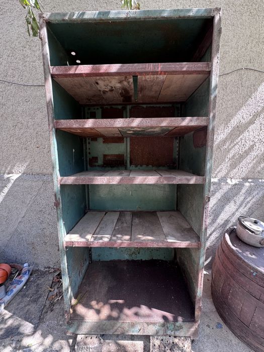 Метален гаражен шкаф лично предаване