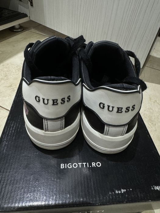 Adidasi Guess negrii