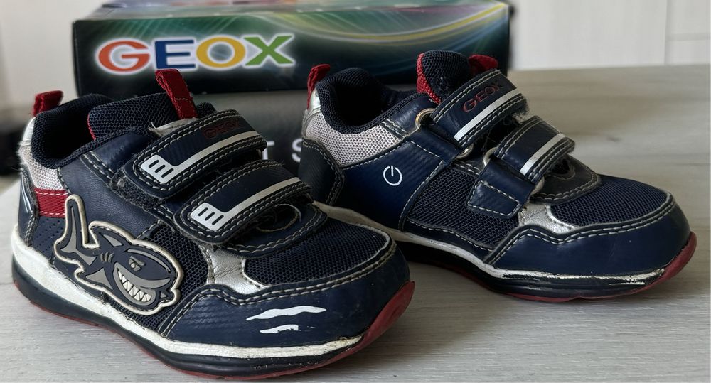 Светещи маратонки GEOX