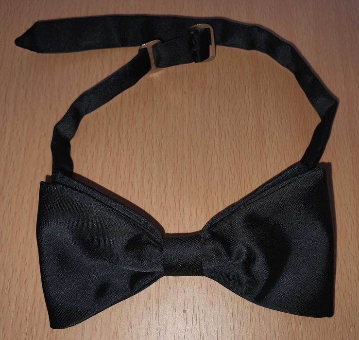 Papion negru elegant