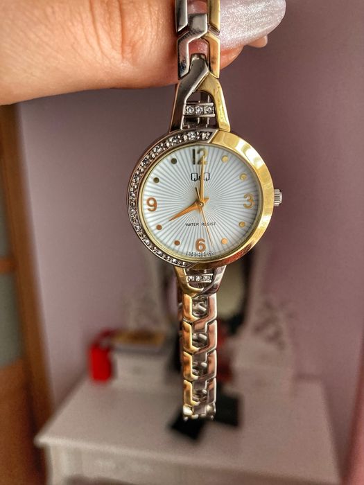 Ceas Q&Q nepurtat 100 lei