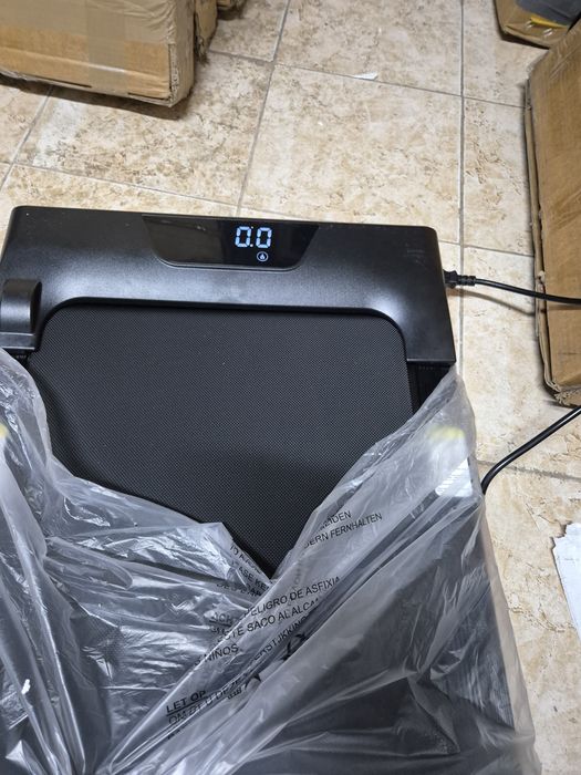Компактна, Ел,бягаща пътека с 3.0,HP. моторо и скорост от 1км.до10км.и   наклон!.