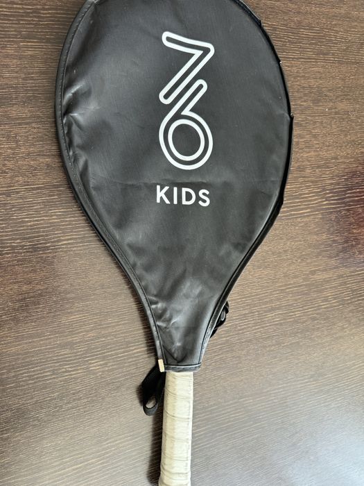 Теннисная ракетка