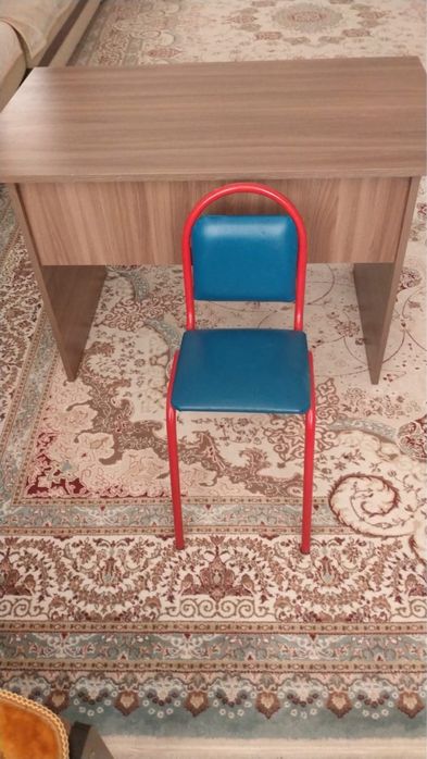 Продам детские учебные столы