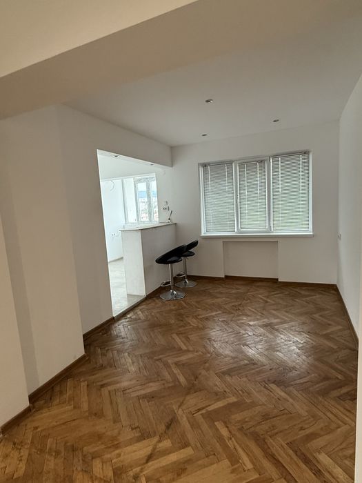 Продава се Четиристаен апартамент в Шумен, Център - 80 кв.м за 1467 €/кв.м - Снимка #2