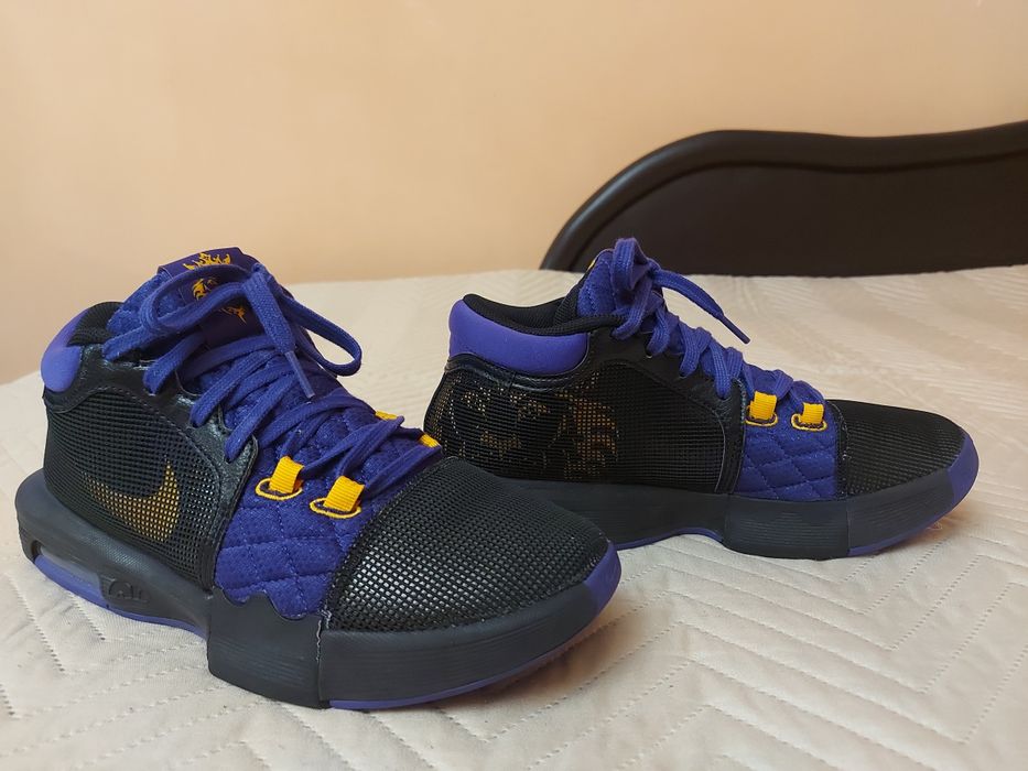 Маратонки Nike LeBron