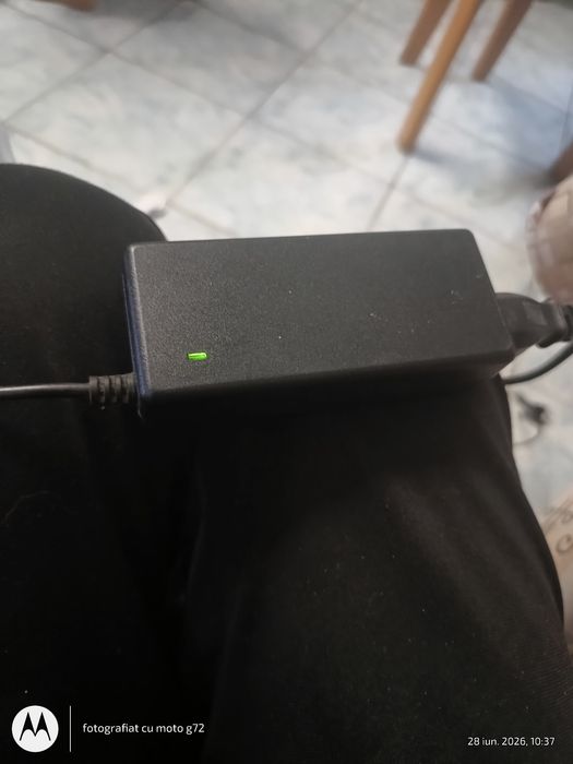 Vând laptop Toshiba i3