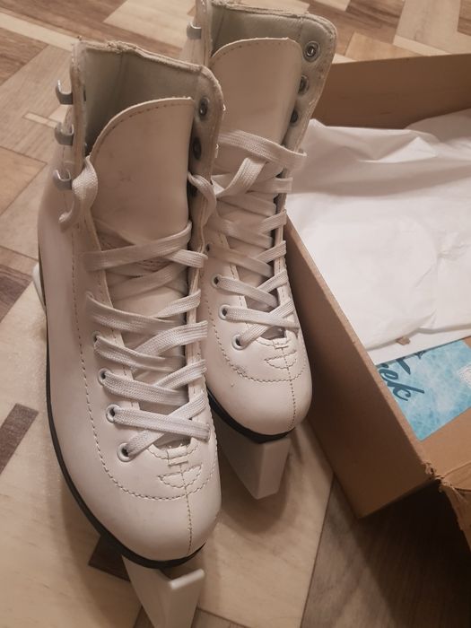 Продаю фигурные коньки