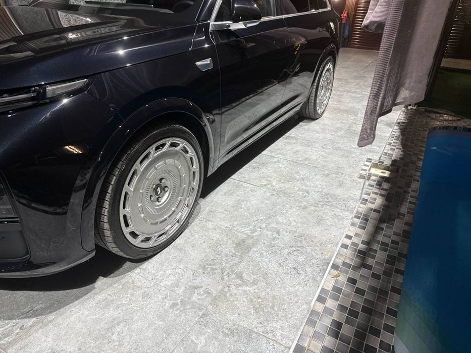 Продам кованные диски с резиной 23 размера на LIXIANG