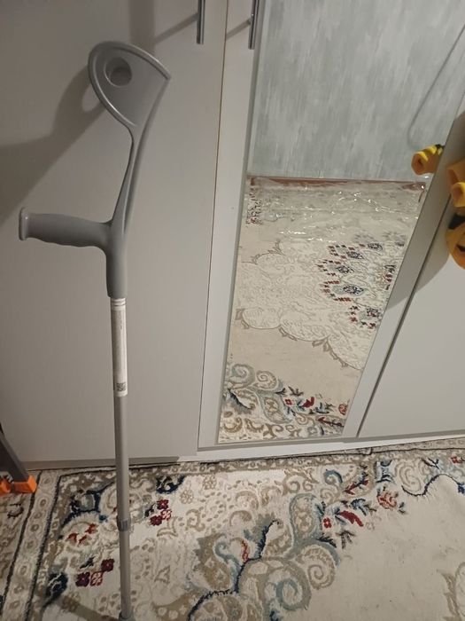 Продам костыли 2 шт