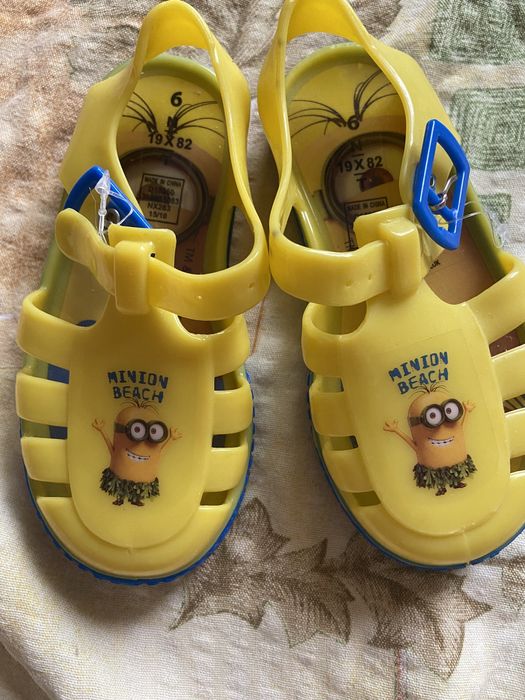 Чисто нови сандали и летни обувки на LC Waikiki и на миньоните, 22 ном