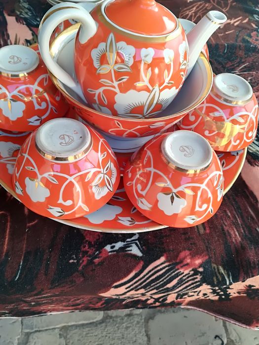 Продаются сервизы разные на 6 персон новые из серванта